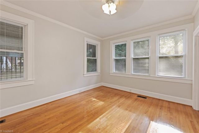 1015 S Hawthorne Road, Winston-salem, NC 27103