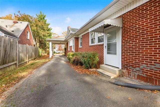 1015 S Hawthorne Road, Winston-salem, NC 27103