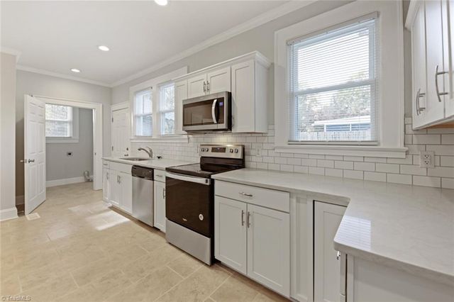 1015 S Hawthorne Road, Winston-salem, NC 27103