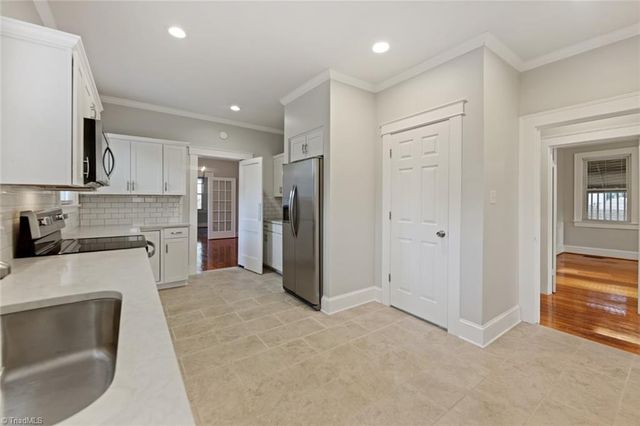 1015 S Hawthorne Road, Winston-salem, NC 27103