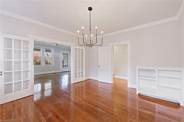 1015 S Hawthorne Road, Winston-salem, NC 27103