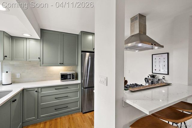 1077 N Old Woodward Avenue, Birmingham, MI 48009