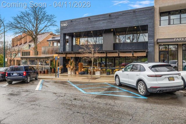 1077 N Old Woodward Avenue, Birmingham, MI 48009