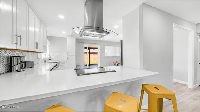 5238 W ACAPULCO Lane, Glendale, AZ 85306