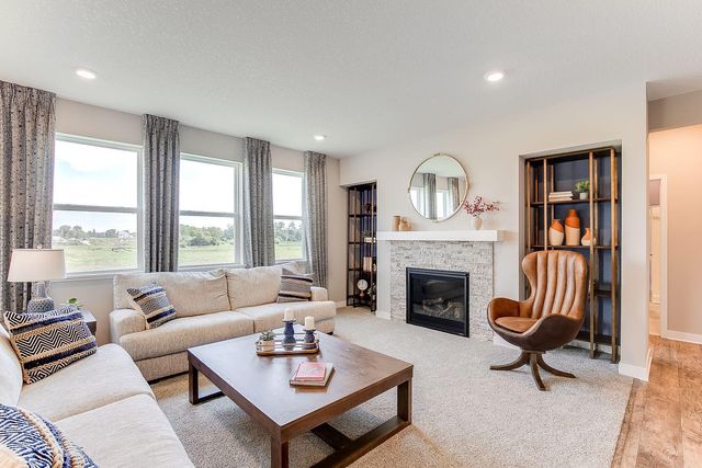 1717 Oak Creek Pass, Chaska, MN 55318