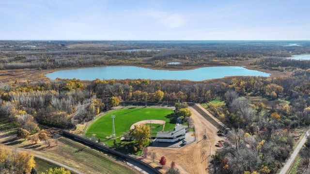 1717 Oak Creek Pass, Chaska, MN 55318