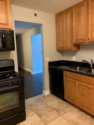 1919 S Wolf Road 1-322, Hillside, IL 60162