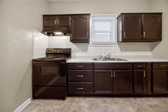 1212 N Spring Street, Independence, MO 64050