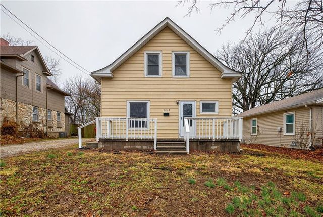 1212 N Spring Street, Independence, MO 64050