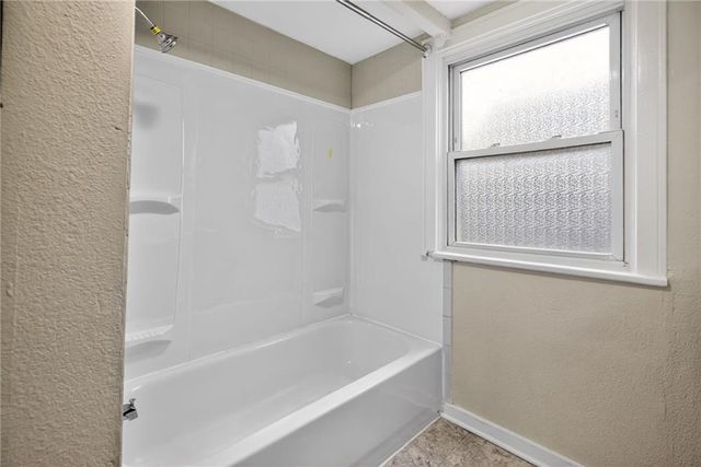 1212 N Spring Street, Independence, MO 64050