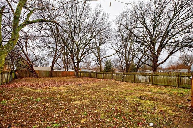 1212 N Spring Street, Independence, MO 64050