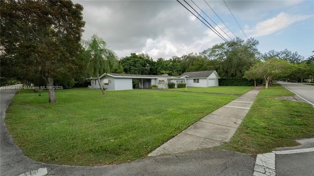 8045 SW 128th St, Pinecrest, FL 33156