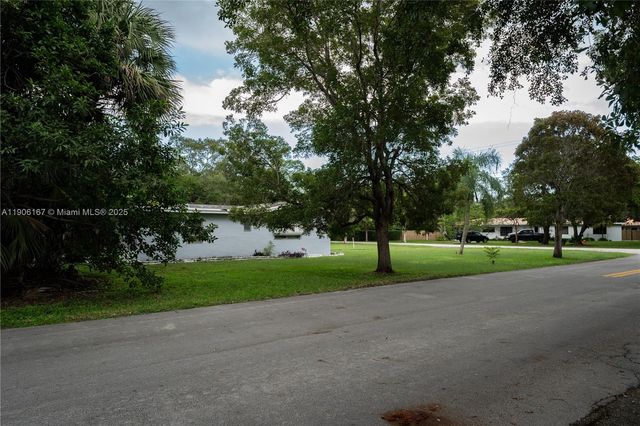 8045 SW 128th St, Pinecrest, FL 33156
