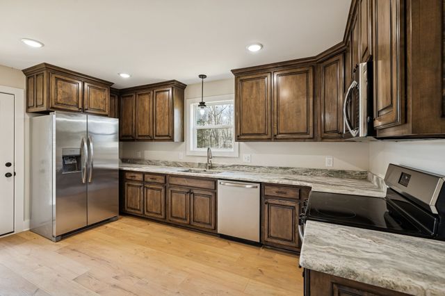 306 Leigh Anna Circle, Lafayette, TN 37083