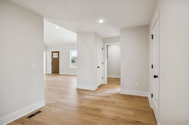 306 Leigh Anna Circle, Lafayette, TN 37083