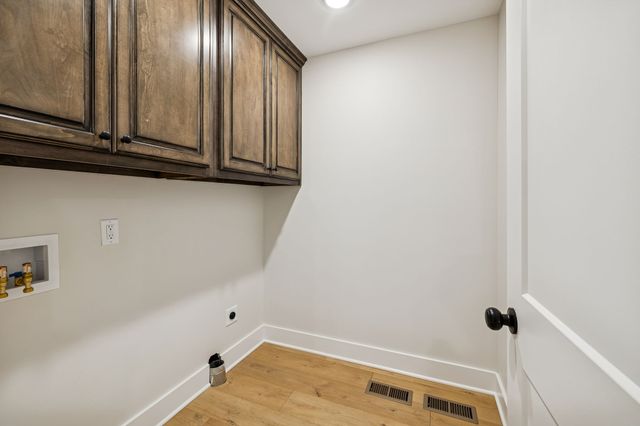 306 Leigh Anna Circle, Lafayette, TN 37083