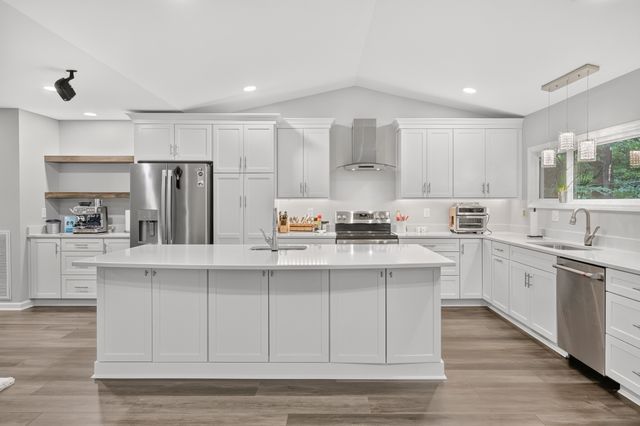 1011 Valley Ln, White House, TN 37188