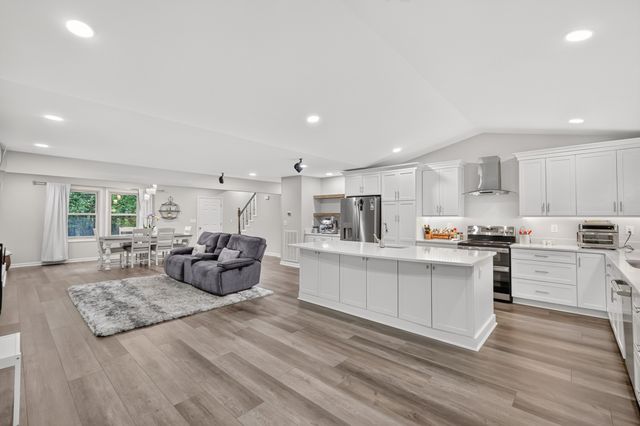 1011 Valley Ln, White House, TN 37188