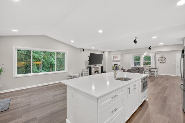 1011 Valley Ln, White House, TN 37188