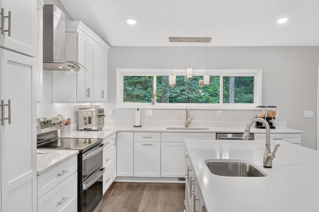 1011 Valley Ln, White House, TN 37188