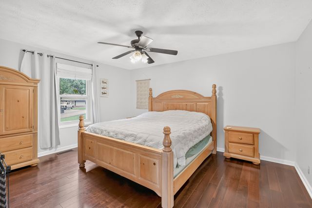 1011 Valley Ln, White House, TN 37188