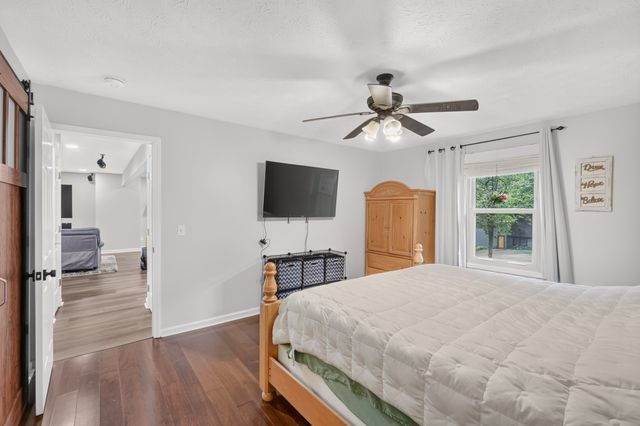 1011 Valley Ln, White House, TN 37188
