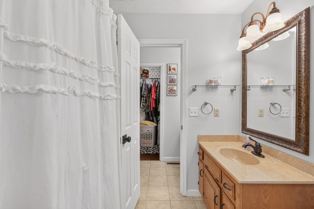 1011 Valley Ln, White House, TN 37188