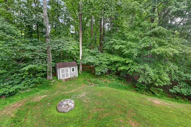 1011 Valley Ln, White House, TN 37188