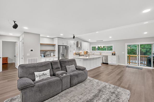 1011 Valley Ln, White House, TN 37188