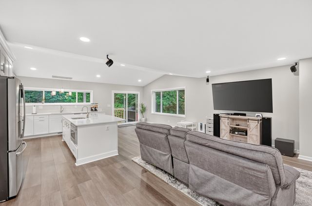 1011 Valley Ln, White House, TN 37188