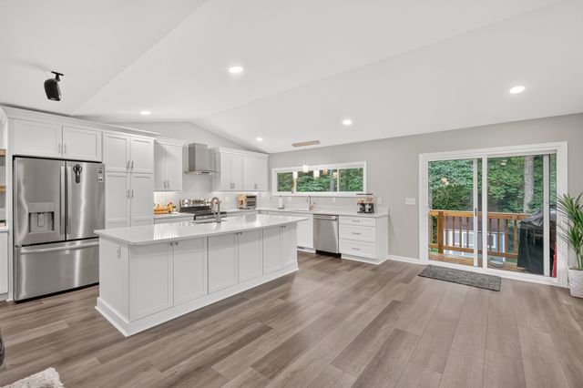 1011 Valley Ln, White House, TN 37188