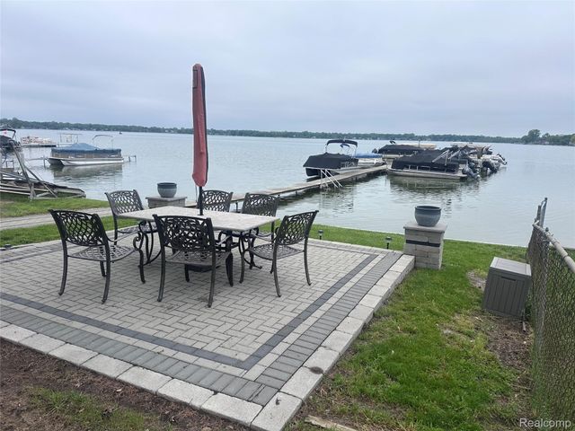 415 Leon Road, Walled Lake, MI 48390