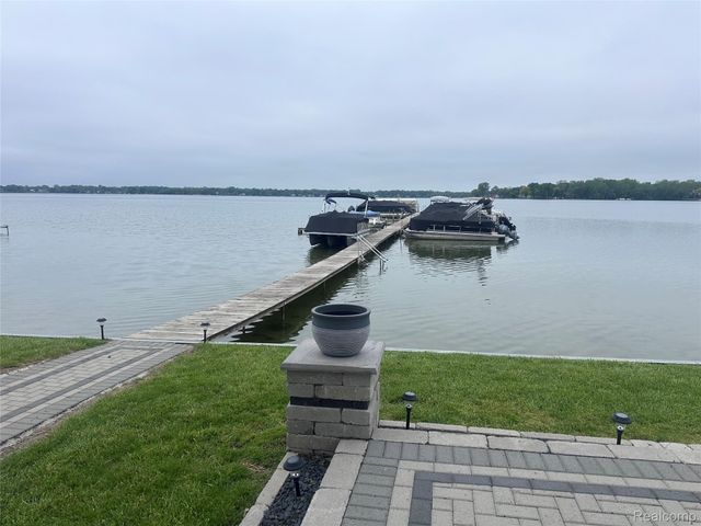415 Leon Road, Walled Lake, MI 48390