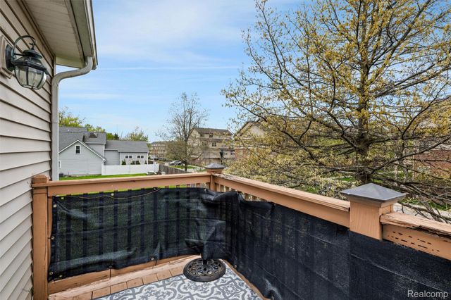 415 Leon Road, Walled Lake, MI 48390