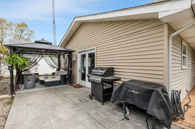 415 Leon Road, Walled Lake, MI 48390