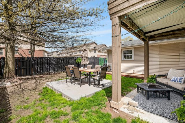 415 Leon Road, Walled Lake, MI 48390