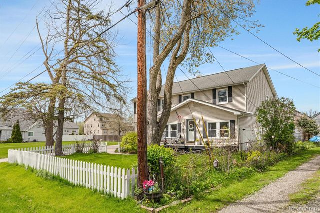 415 Leon Road, Walled Lake, MI 48390