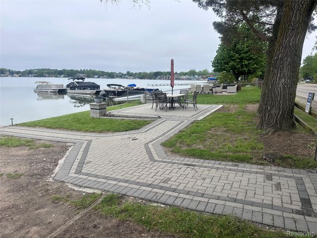 415 Leon Road, Walled Lake, MI 48390