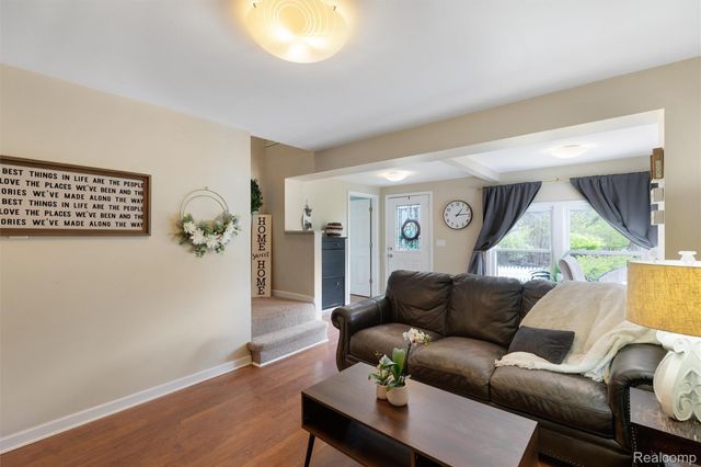 415 Leon Road, Walled Lake, MI 48390