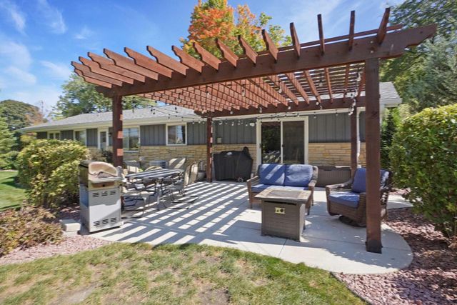 4685 N 150th STREET, Brookfield, WI 53005