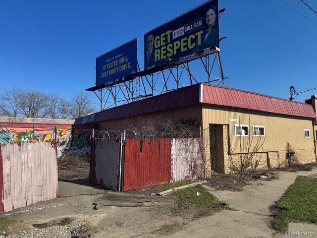 2117 S Saginaw Street, Flint, MI 48503