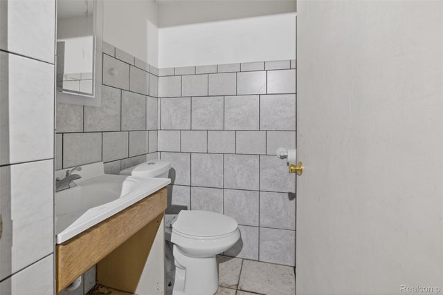2117 S Saginaw Street, Flint, MI 48503