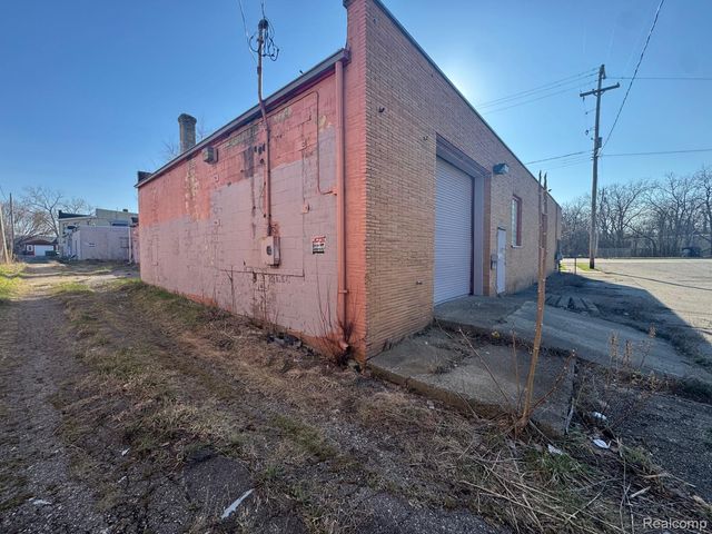 2117 S Saginaw Street, Flint, MI 48503