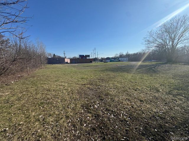 2117 S Saginaw Street, Flint, MI 48503
