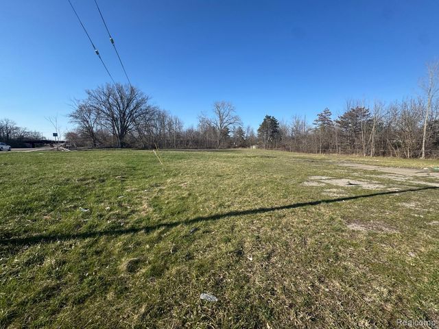 2117 S Saginaw Street, Flint, MI 48503