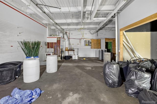 2117 S Saginaw Street, Flint, MI 48503