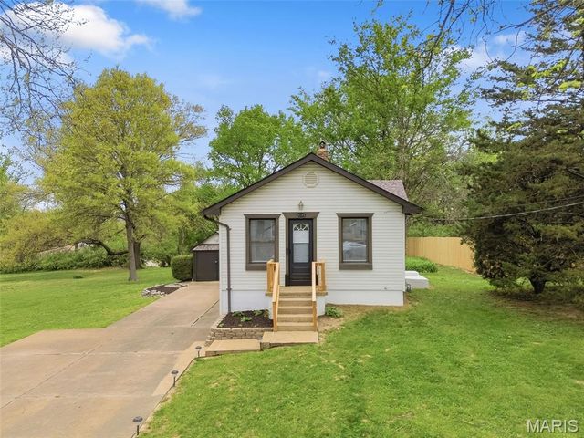 3539 Summit Avenue, St Louis, MO 63129