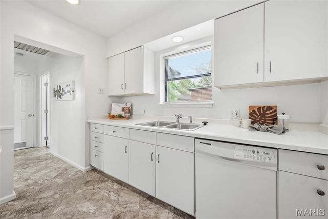 3539 Summit Avenue, St Louis, MO 63129