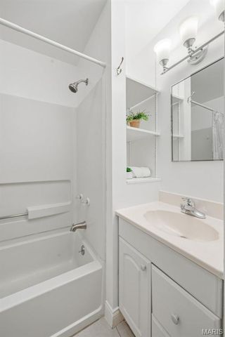 3539 Summit Avenue, St Louis, MO 63129