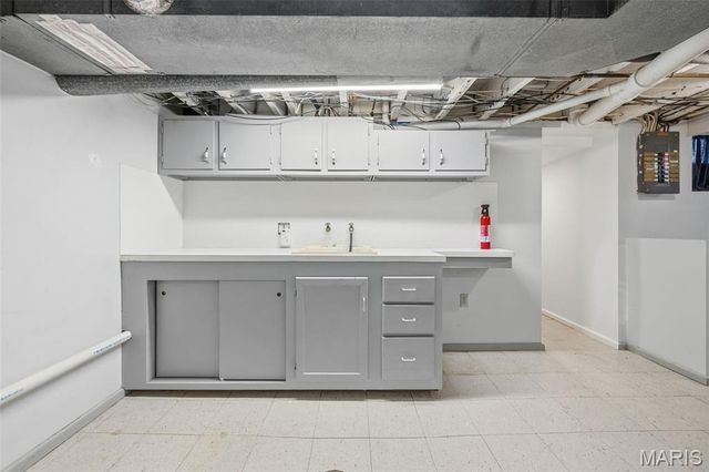 3539 Summit Avenue, St Louis, MO 63129